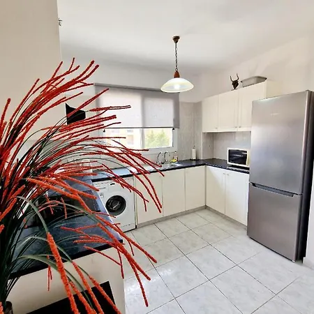 Emma's Place, 2 Bedroom With Pool View Apartman *