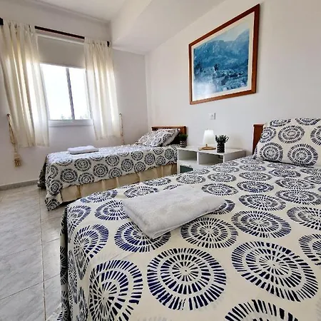 Emma's Place, 2 Bedroom With Pool View 파포스