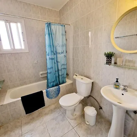 Apartman Emma's Place, 2 Bedroom With Pool View *