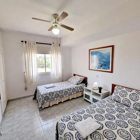Emma's Place, 2 Bedroom With Pool View Pafos